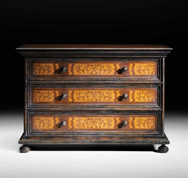 GV-671 Venetian Chest