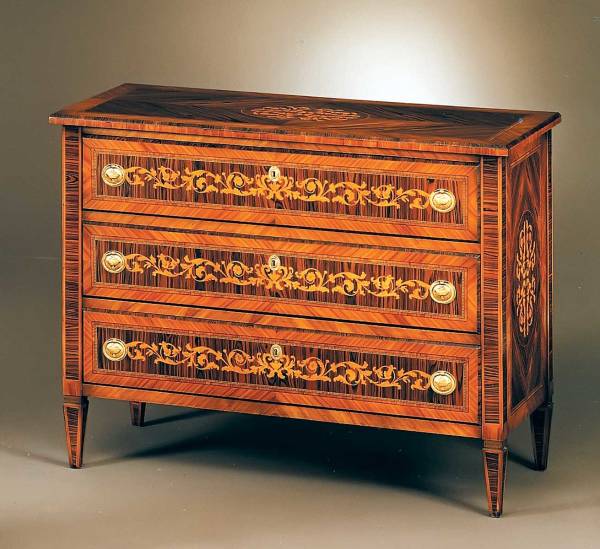 BN-198 Maggiolini Chest