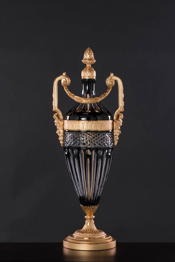 M-A139-1 Black Crystal Urn