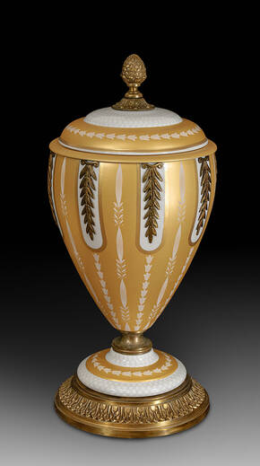 MG-632-G-1 Porcelain Urn