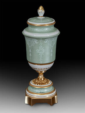 MG-21261 Porcelain Urn