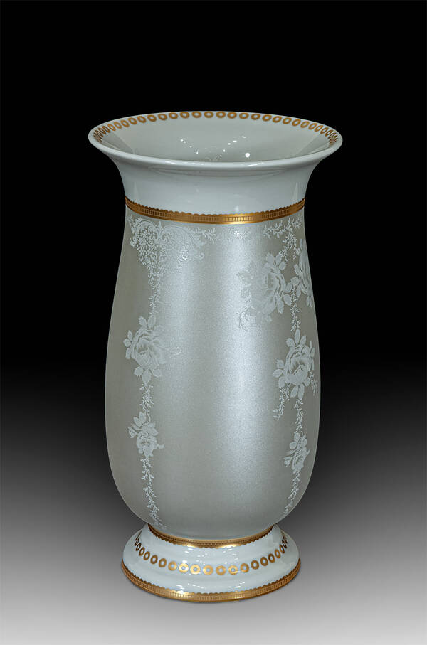 MG-38 Porcelain Vase