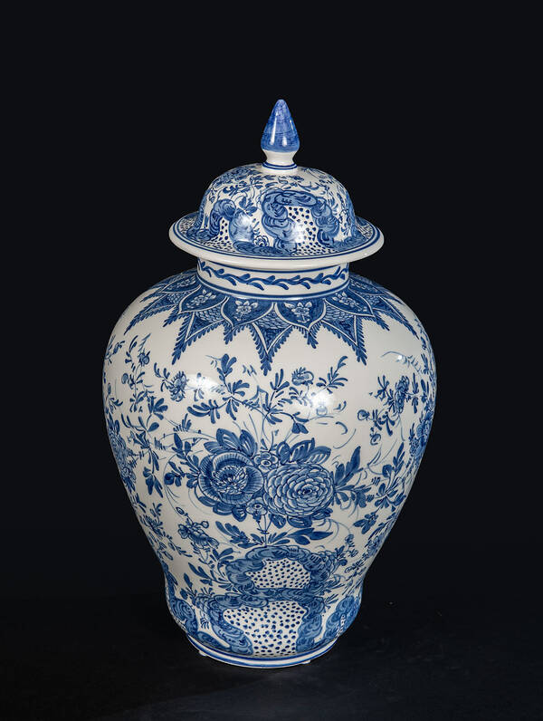 DB-729375 Blue Delft Jar