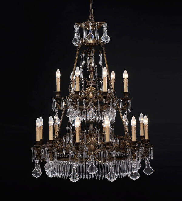 BL-193 18-Light Tiered Chandelier