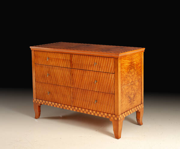 GV-694 Reeded Chest