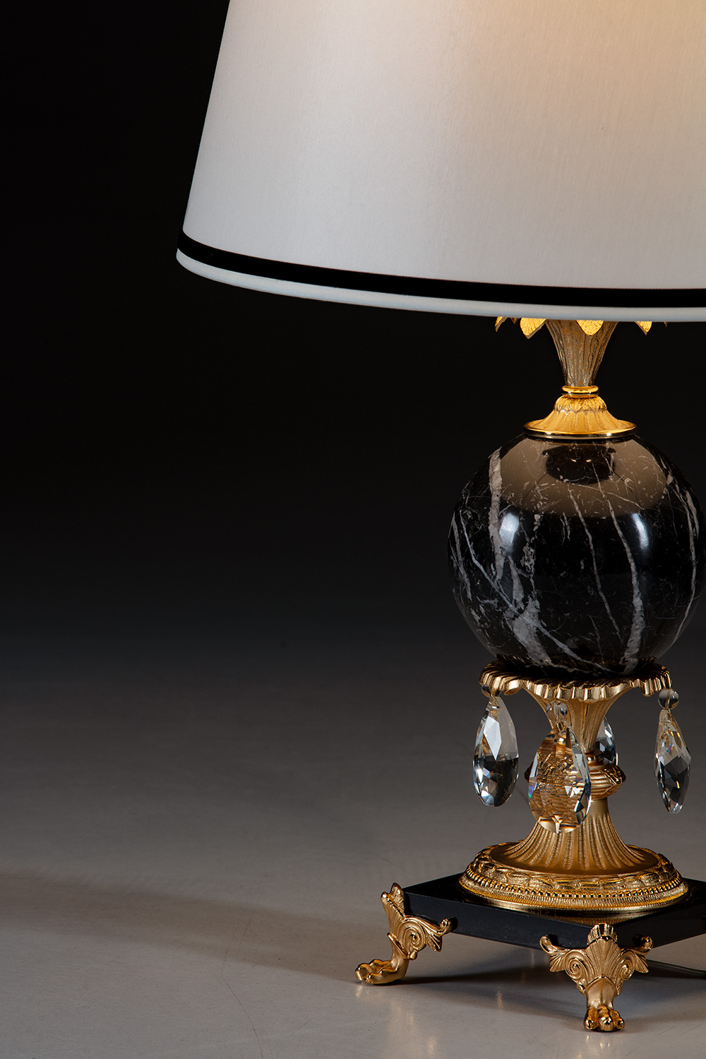M-20312 Black Marble Table lamp - Image 3