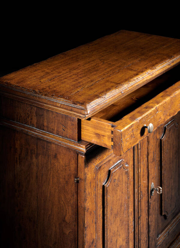 GV-500 Sideboard