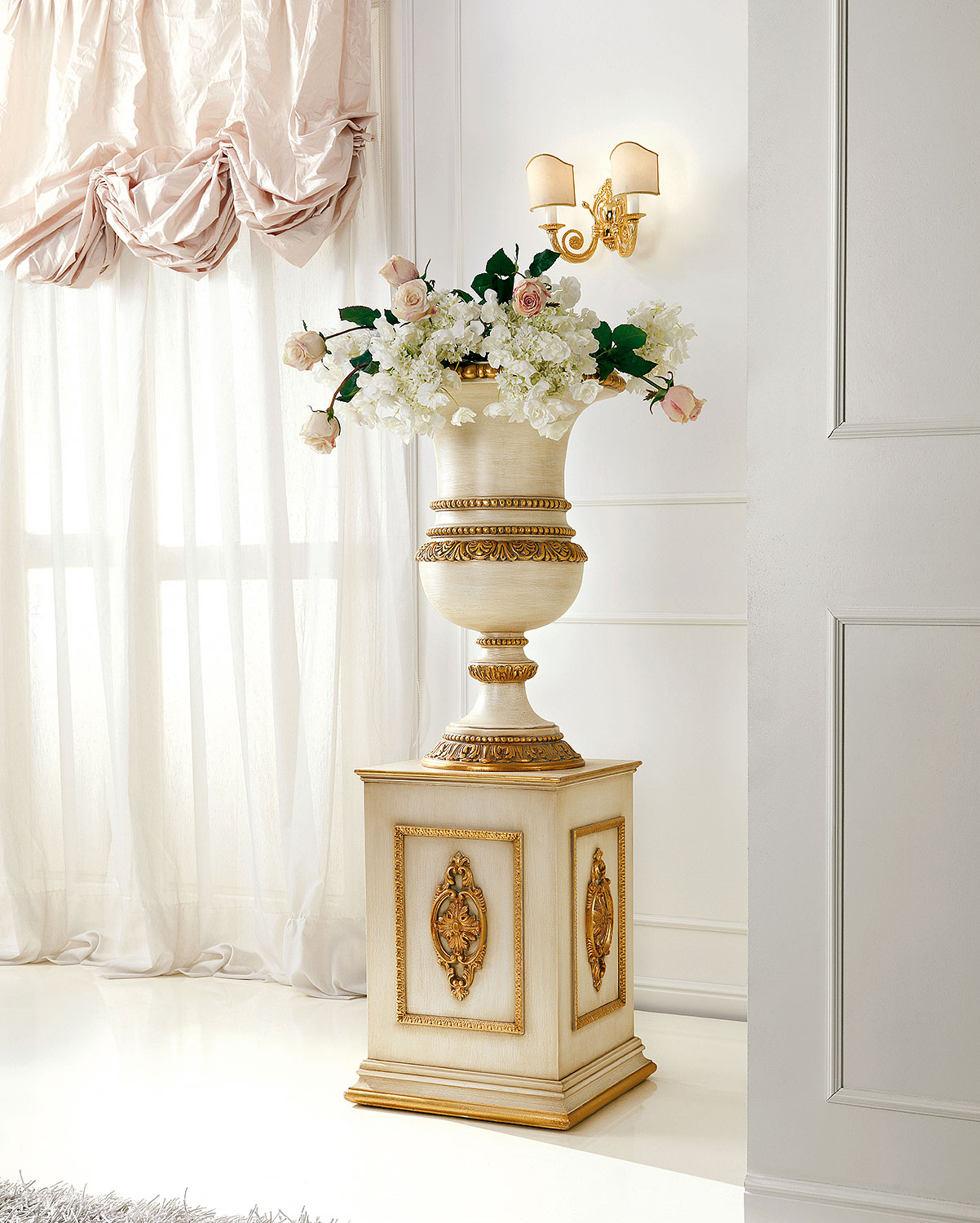 CAP-510-P Vase and Pedestal - Image 1