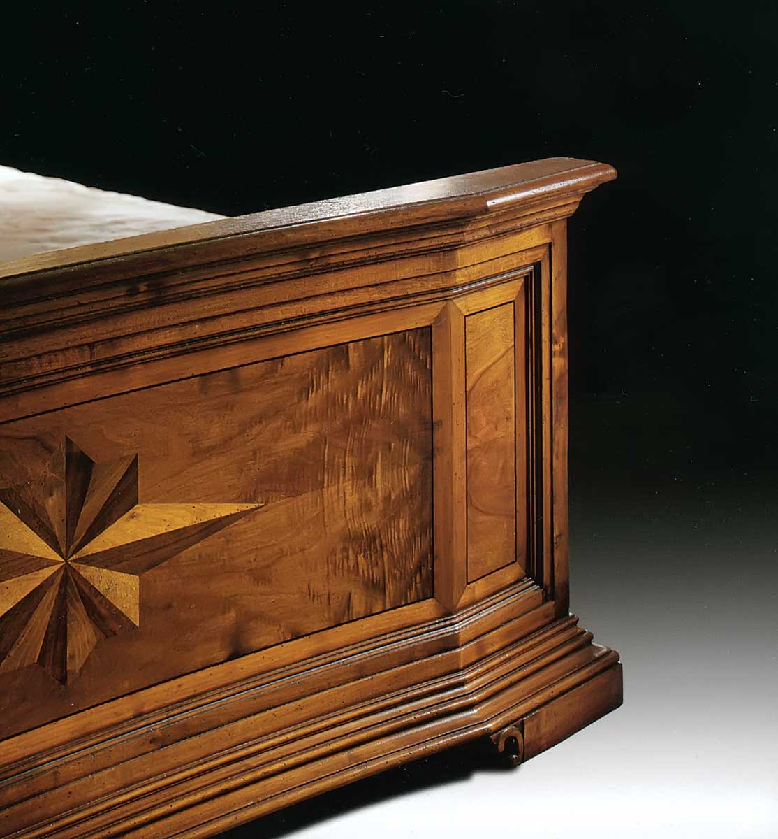 GV-652-K King Size Bed w/ Starburst Inlay - Image 2