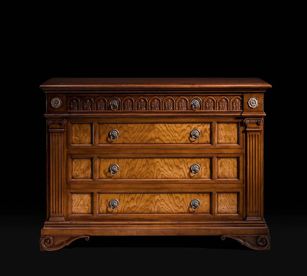 GV-687 17th Century Chest