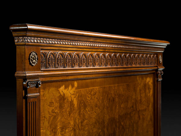 GV-689 17th Century Bed