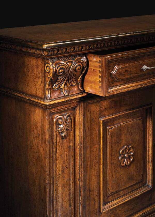 GV-829 Sideboard