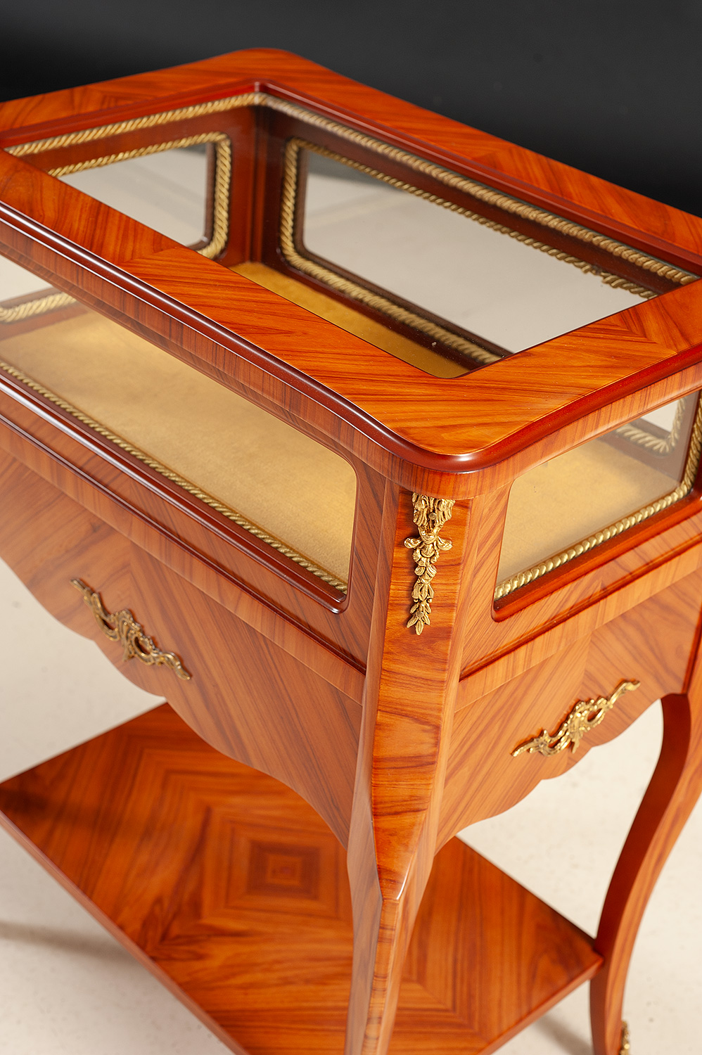 BN-150-B Louis XVI Curio Table - Image 4
