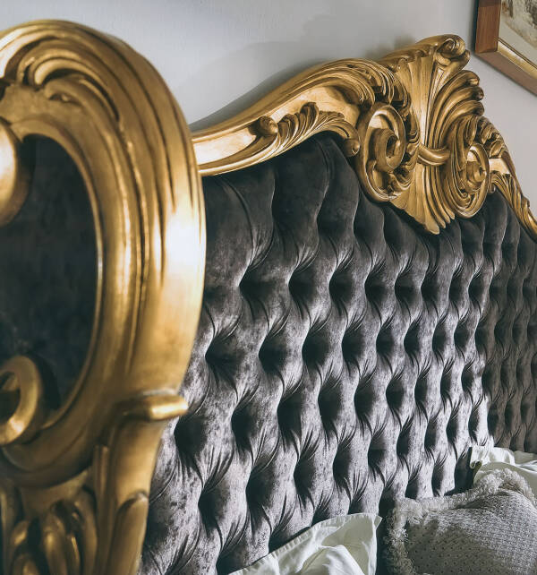CAP-830 Tufted King Size Bed