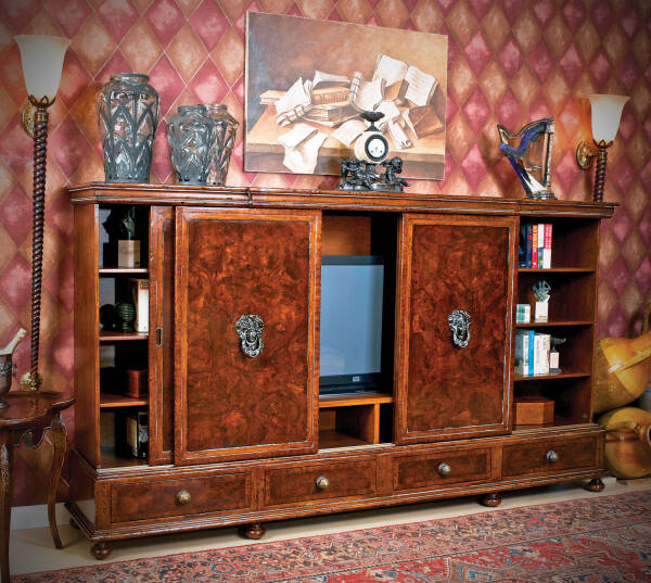 B-6 Media Center