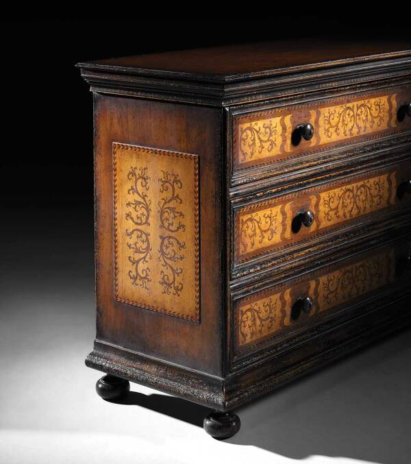 GV-671 Venetian Chest