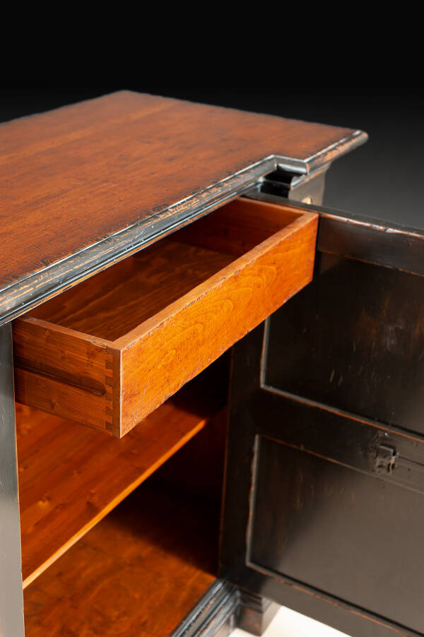 GV-834-EG Sideboard - Ebony & Gold