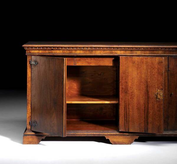 GV-847 Sideboard