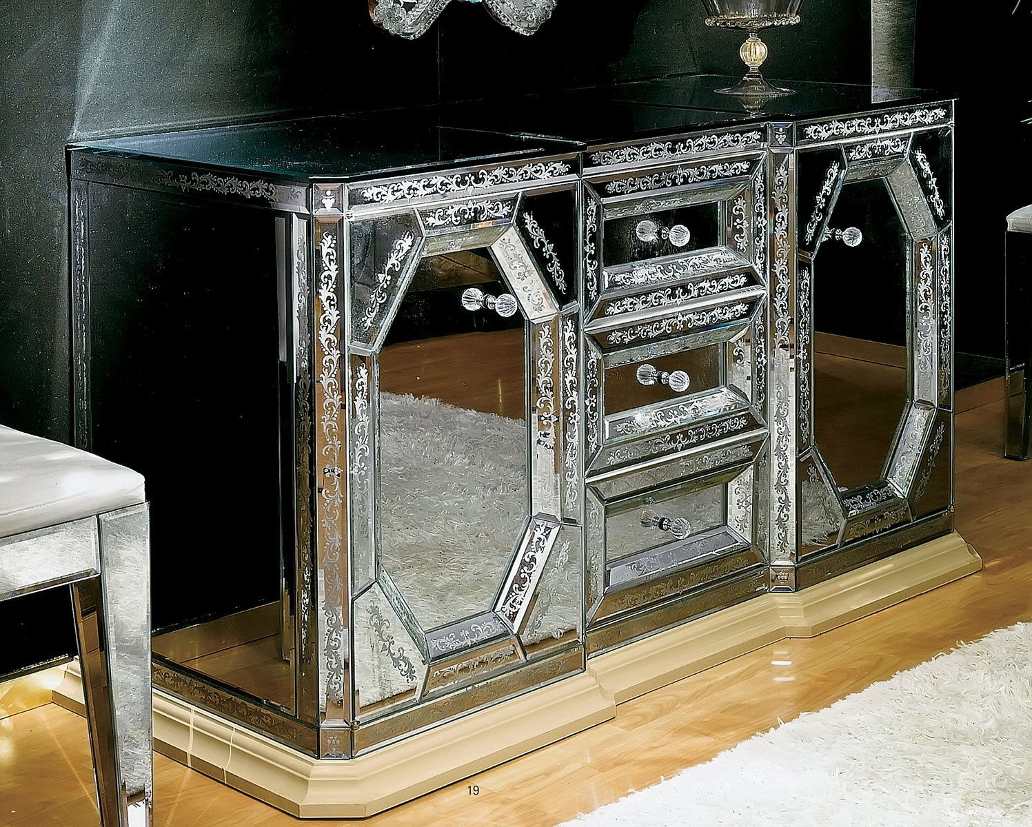AV-1067 Venetian Credenza - Image 1