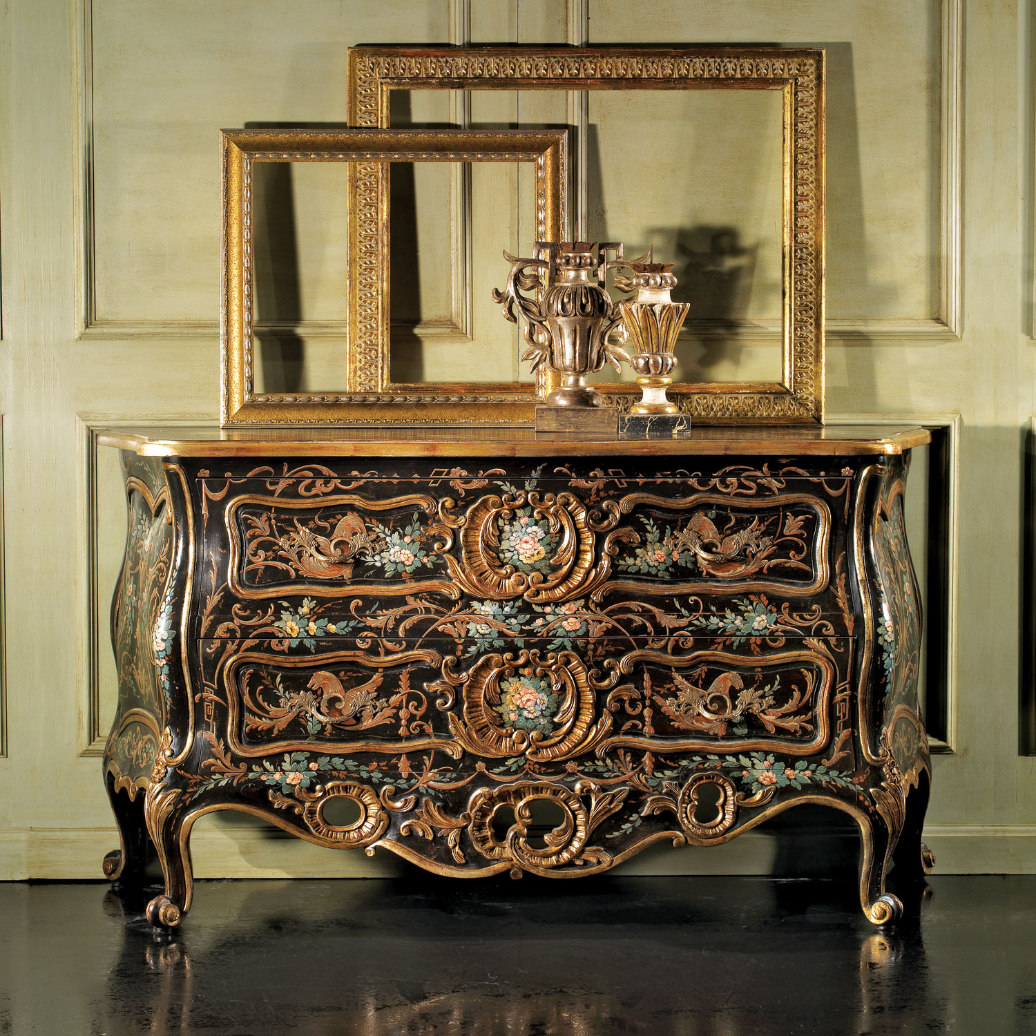GR-1138 Ornate Bombay Chest - Image 1