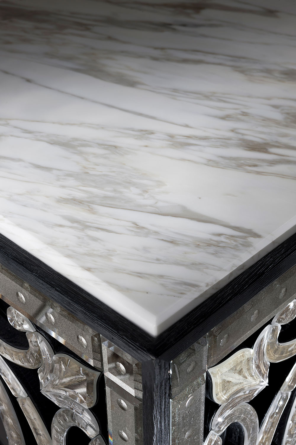 AV-M2030 Mirrored Buffet - Image 3