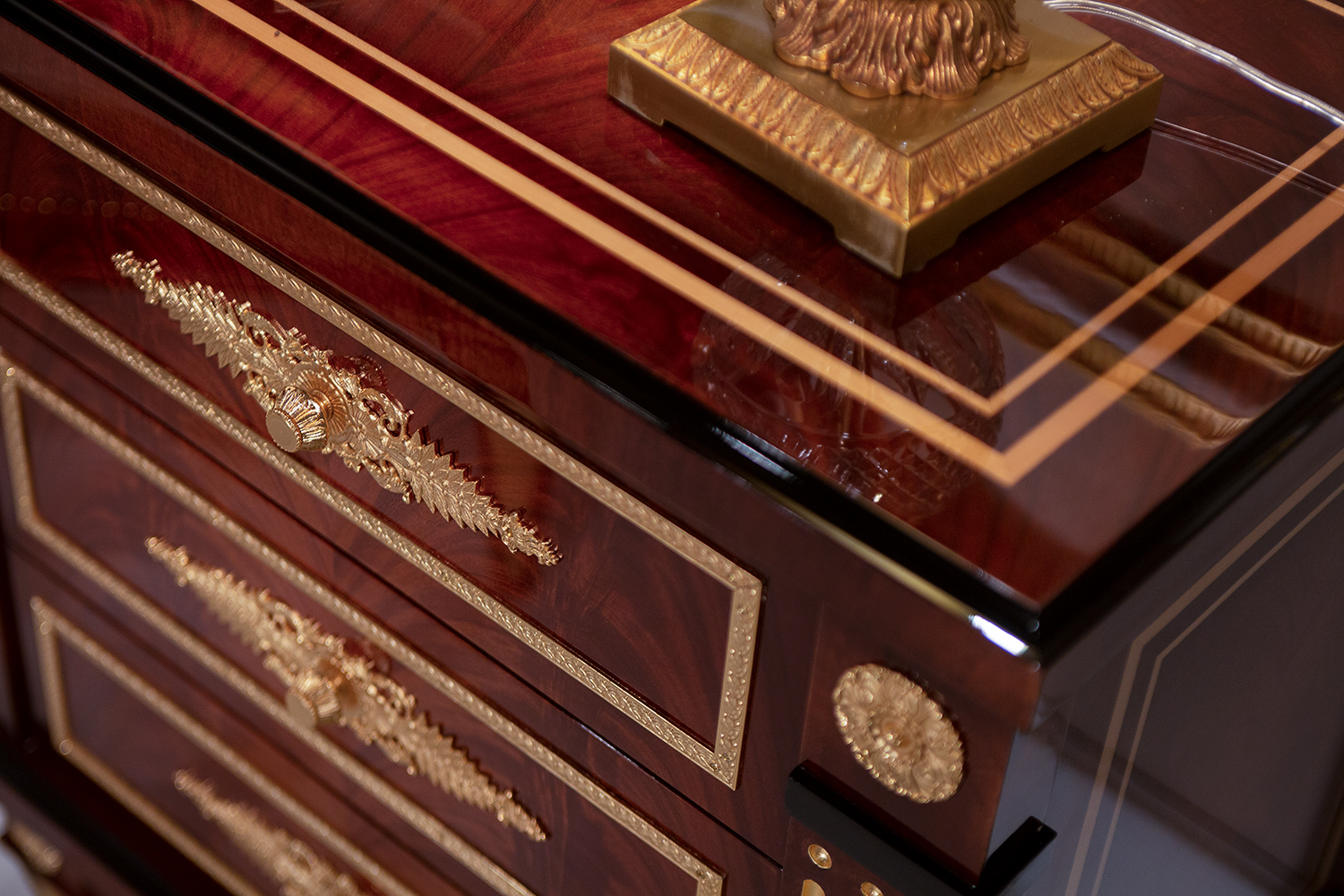 TM-8093 Neoclassical Dressing Table - Image 3