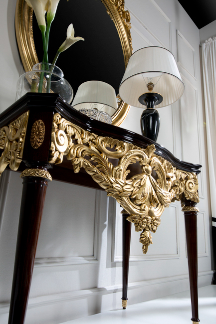 TM-810304 Console Table