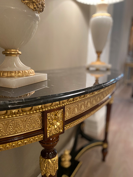 TM-810306-1 Console Table