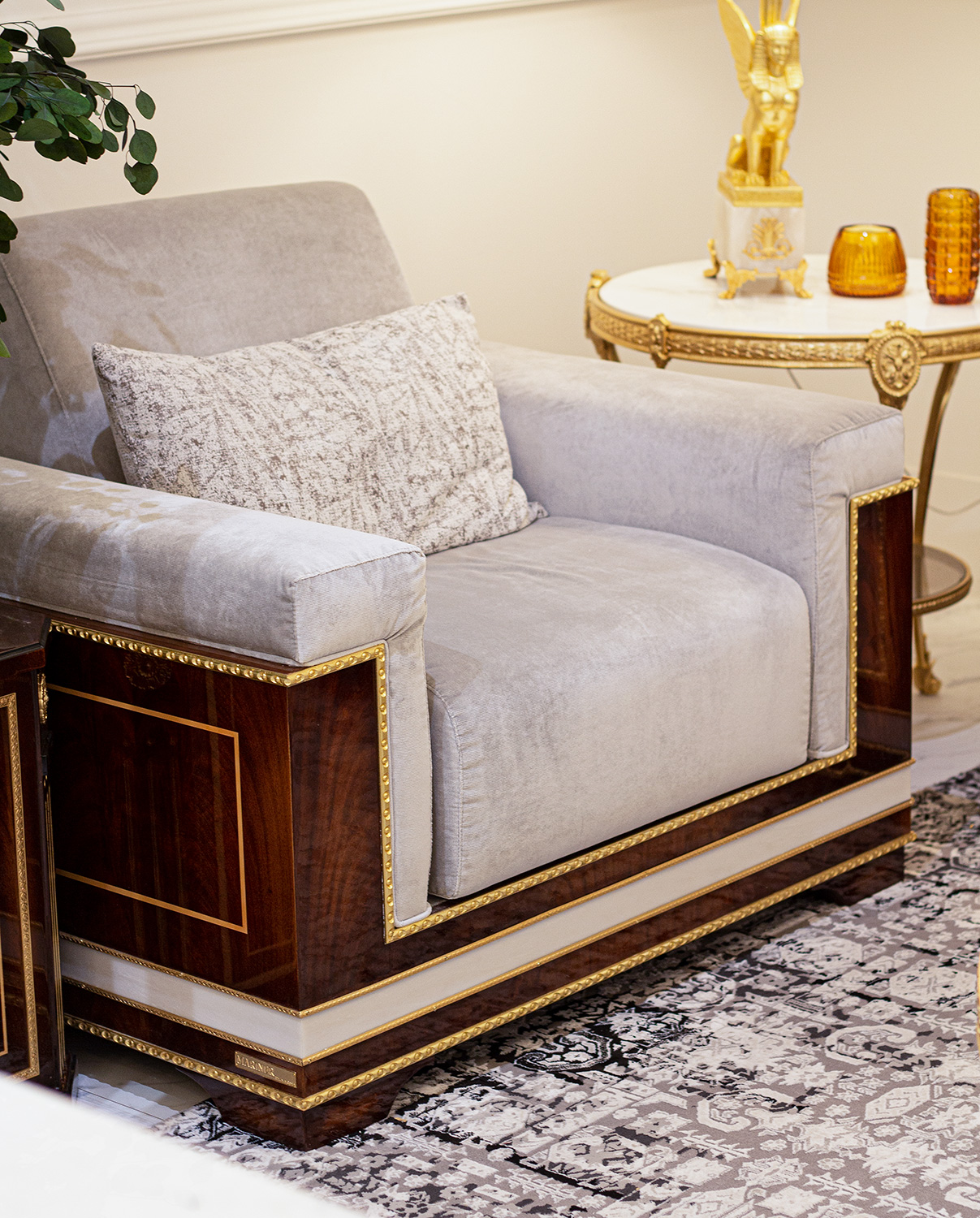 TM-81292 Lounge Chair - Image 2