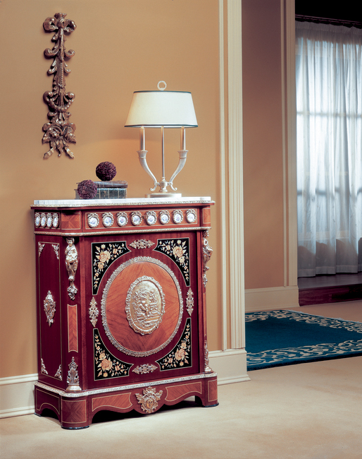 TM-81297 Credenza