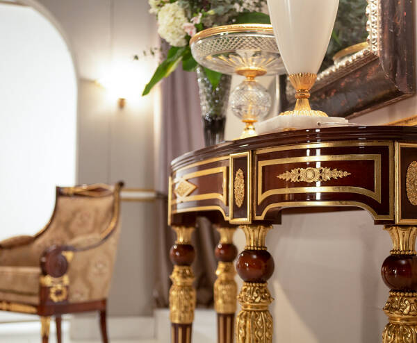 TM-85024 Console Table