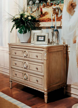 AC-7072 Bachelor's Chest