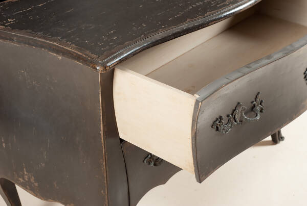 BAR-33 Rustic Bombe Chest