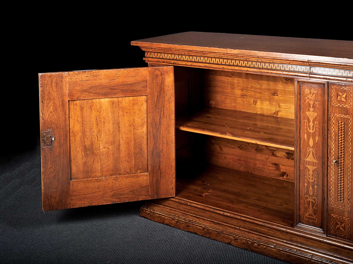 FM-450 Tuscany Sideboard - Image 3