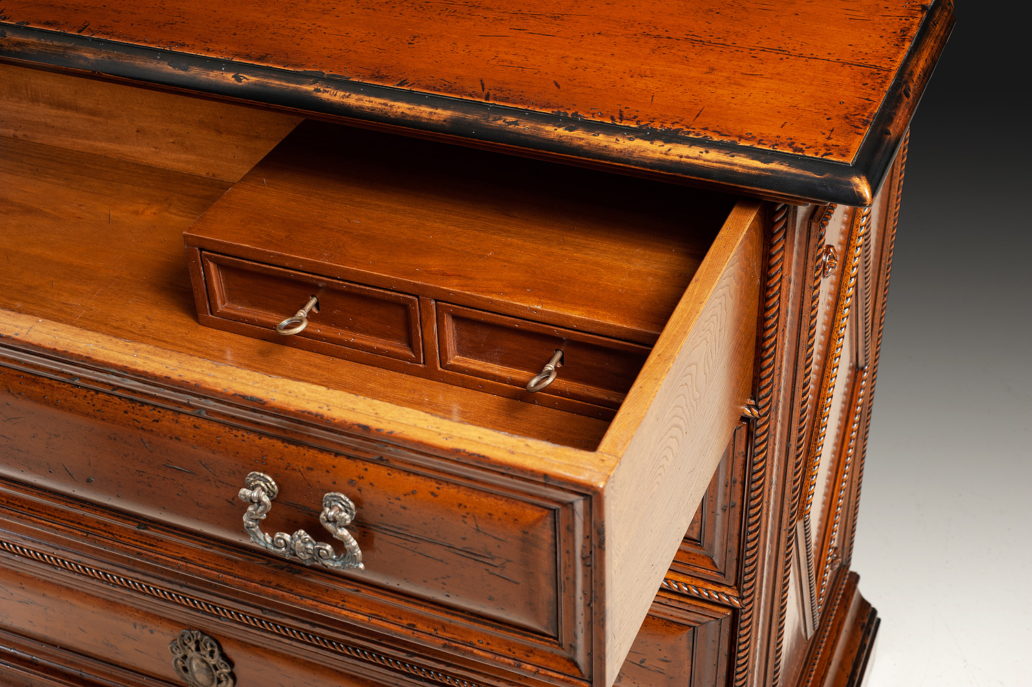 FM-754 Venetian Chest - Image 3
