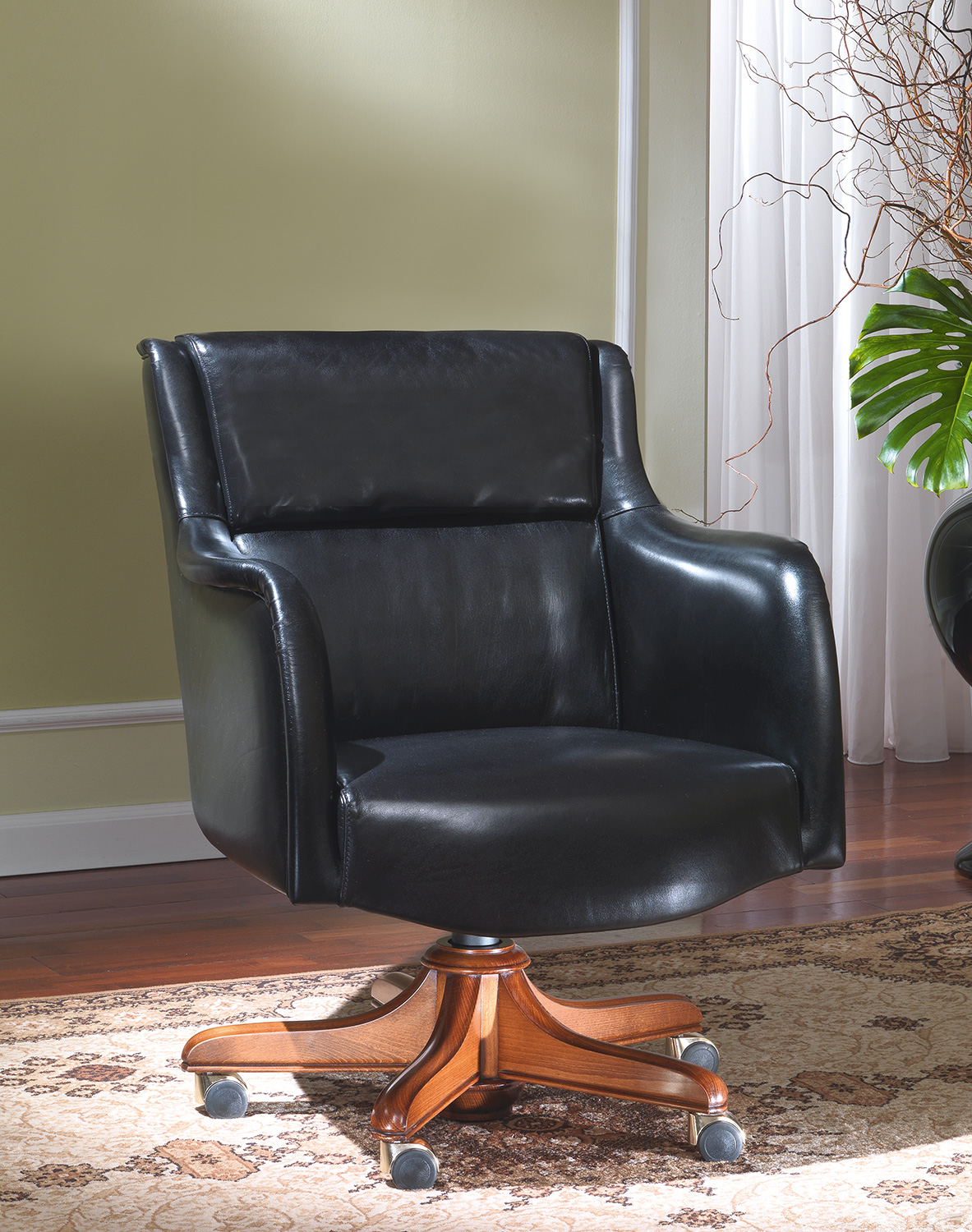 OR-134 Low Back Executive Chair - Image 1