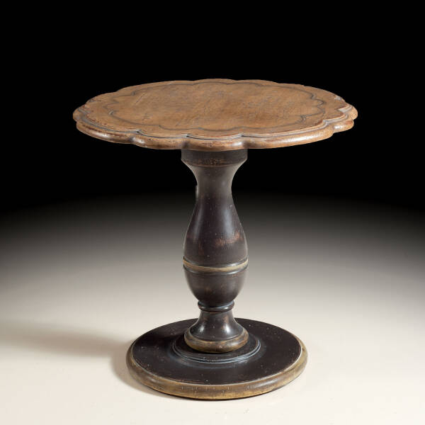 PM-4761 Small Decorative Table