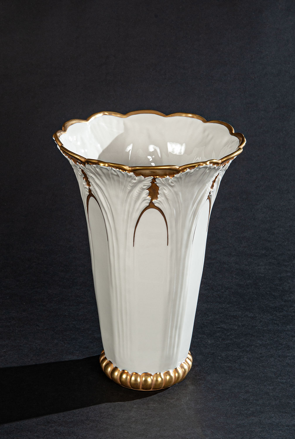 PV-0003609-702 Porcelain Tulip Vase - Image 1