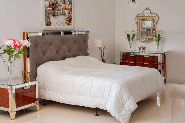 AV-F160/A Contemporary mirrored bed w / suede headboard