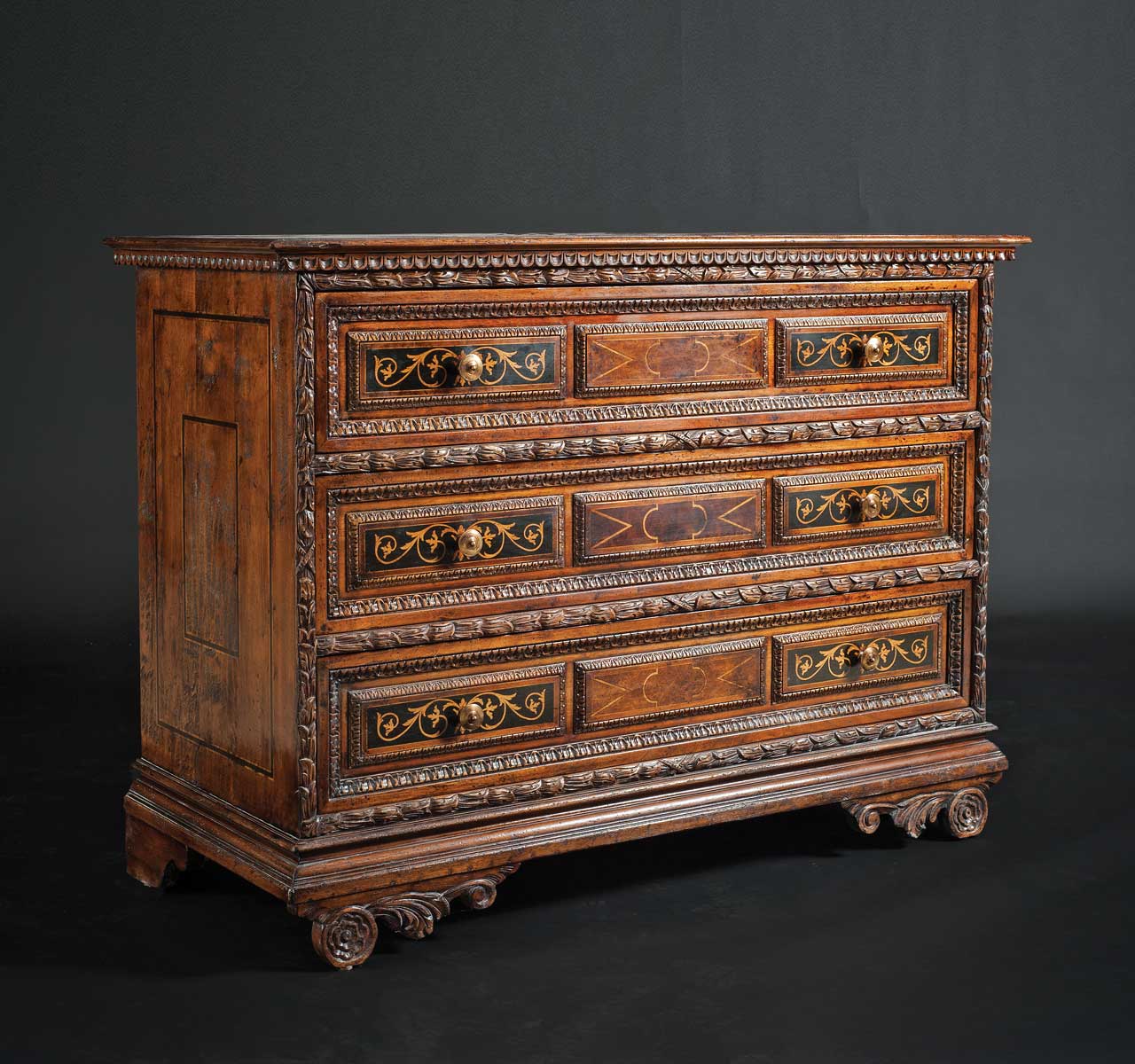 BM-833 Carved Chest - Image 1