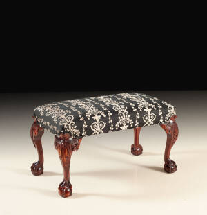 DMU-100 Carved bench with claw feet