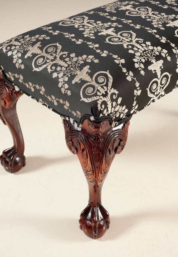 DMU-100 Carved bench with claw feet