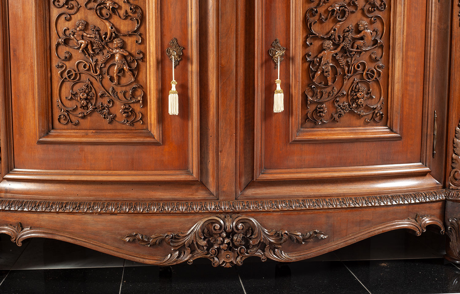 GL-DM-11-A Carved antique walnut sideboard - Image 3