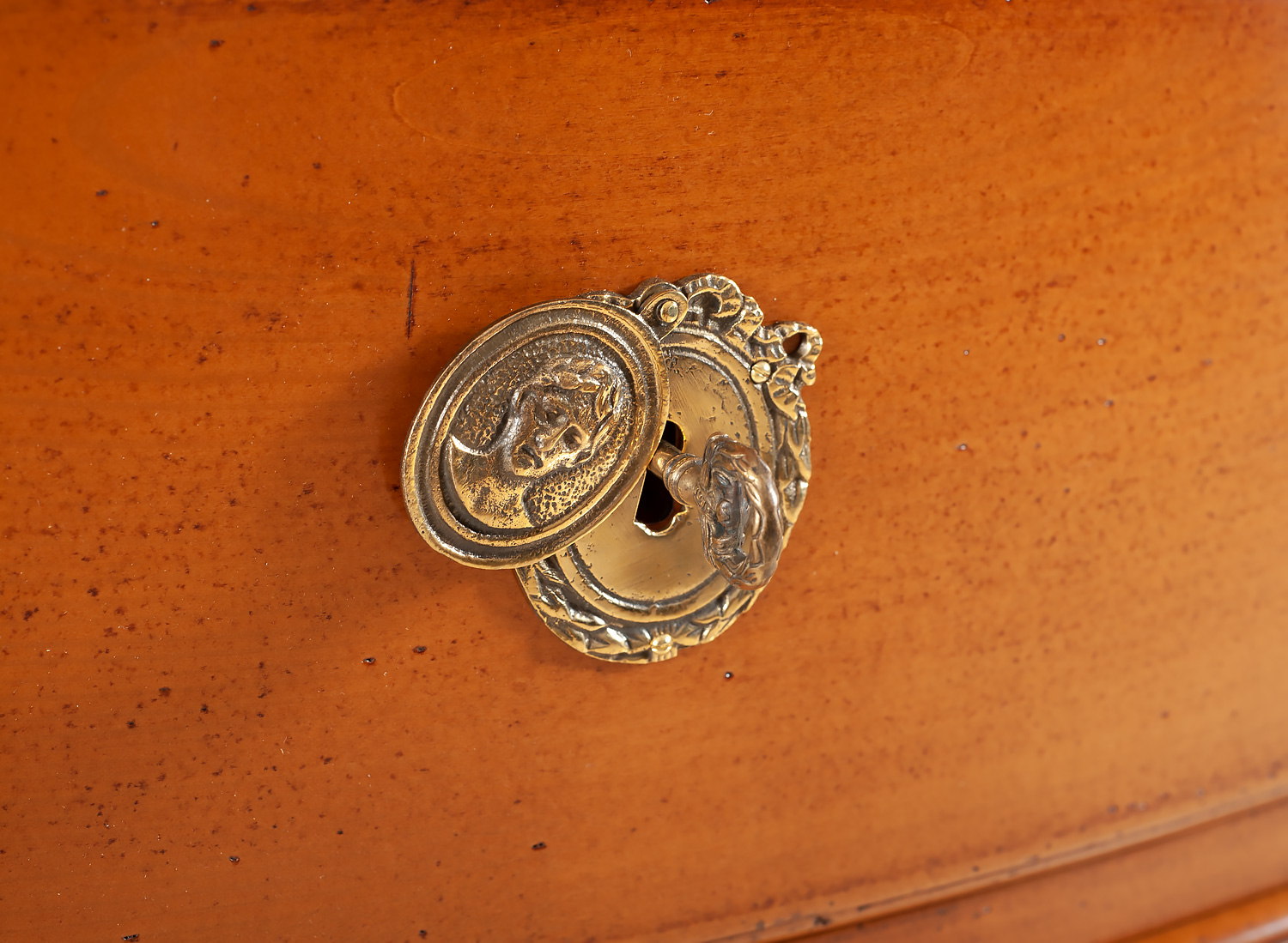GN-04FC Small French Chest - Image 5