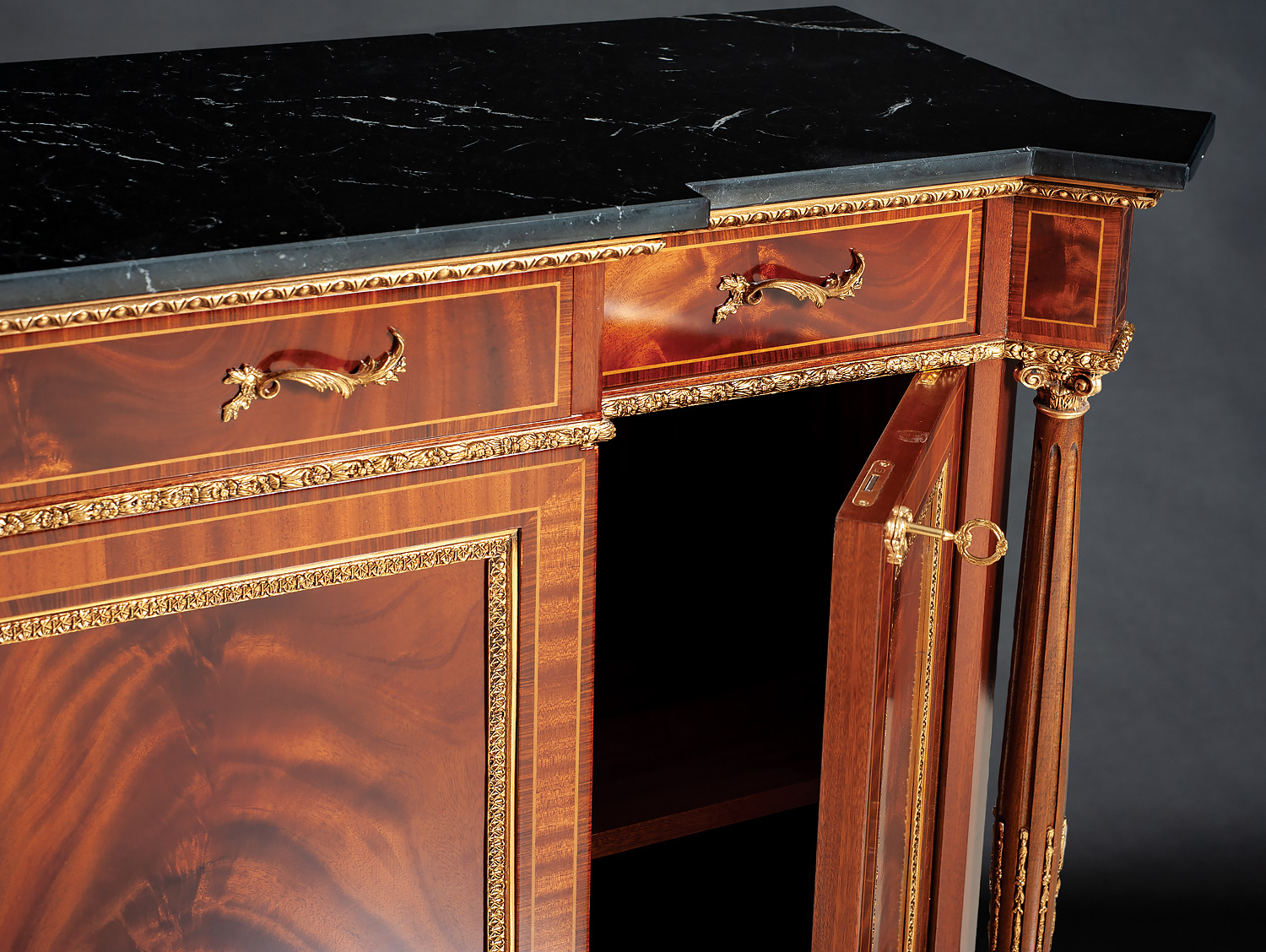 GO-403 English Sideboard - Image 4