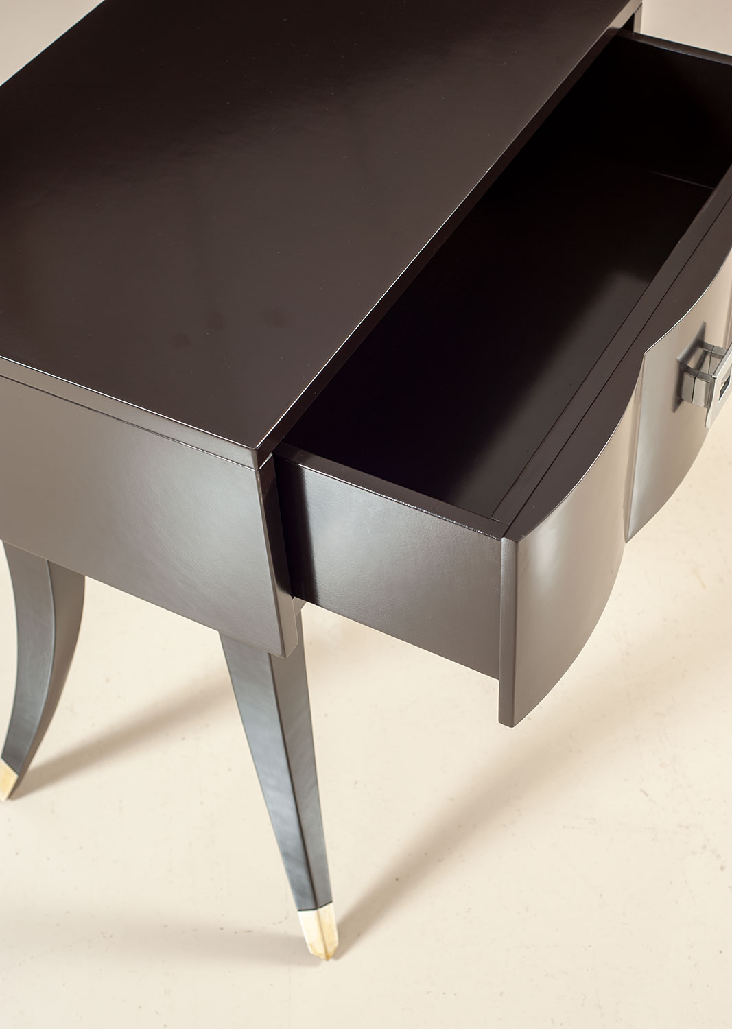 VG-6018-LB Sleek black lacquer night stand - Image 2
